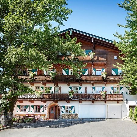 Landsitz Roemerhof - Hotel Apartments Kitzbuhel Exterior photo