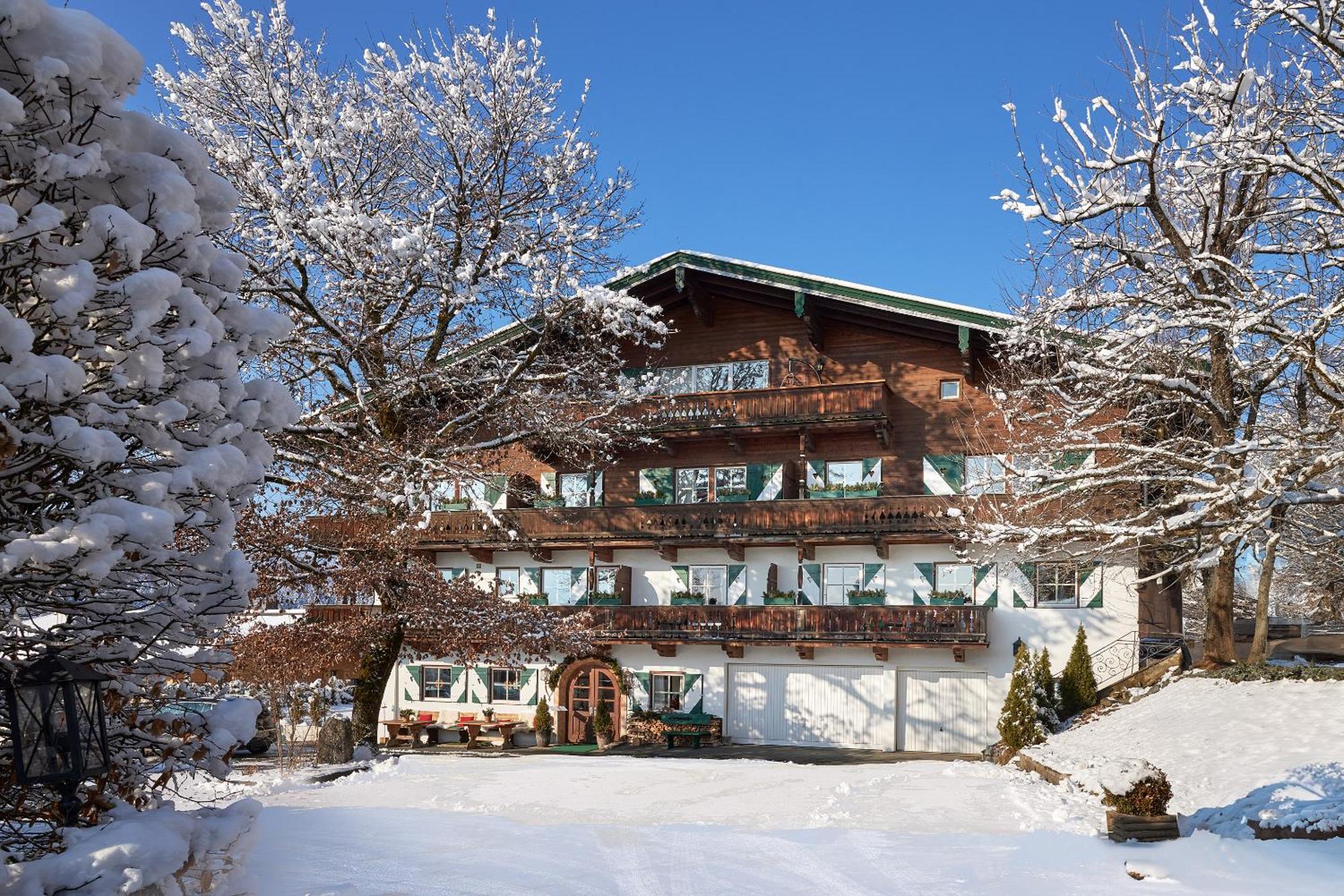 Landsitz Roemerhof - Hotel Apartments Kitzbuhel Exterior photo