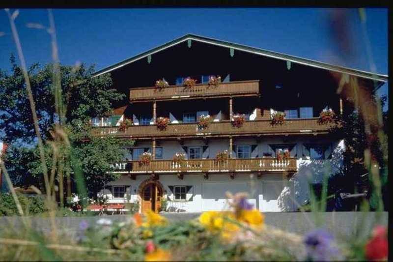 Landsitz Roemerhof - Hotel Apartments Kitzbuhel Exterior photo
