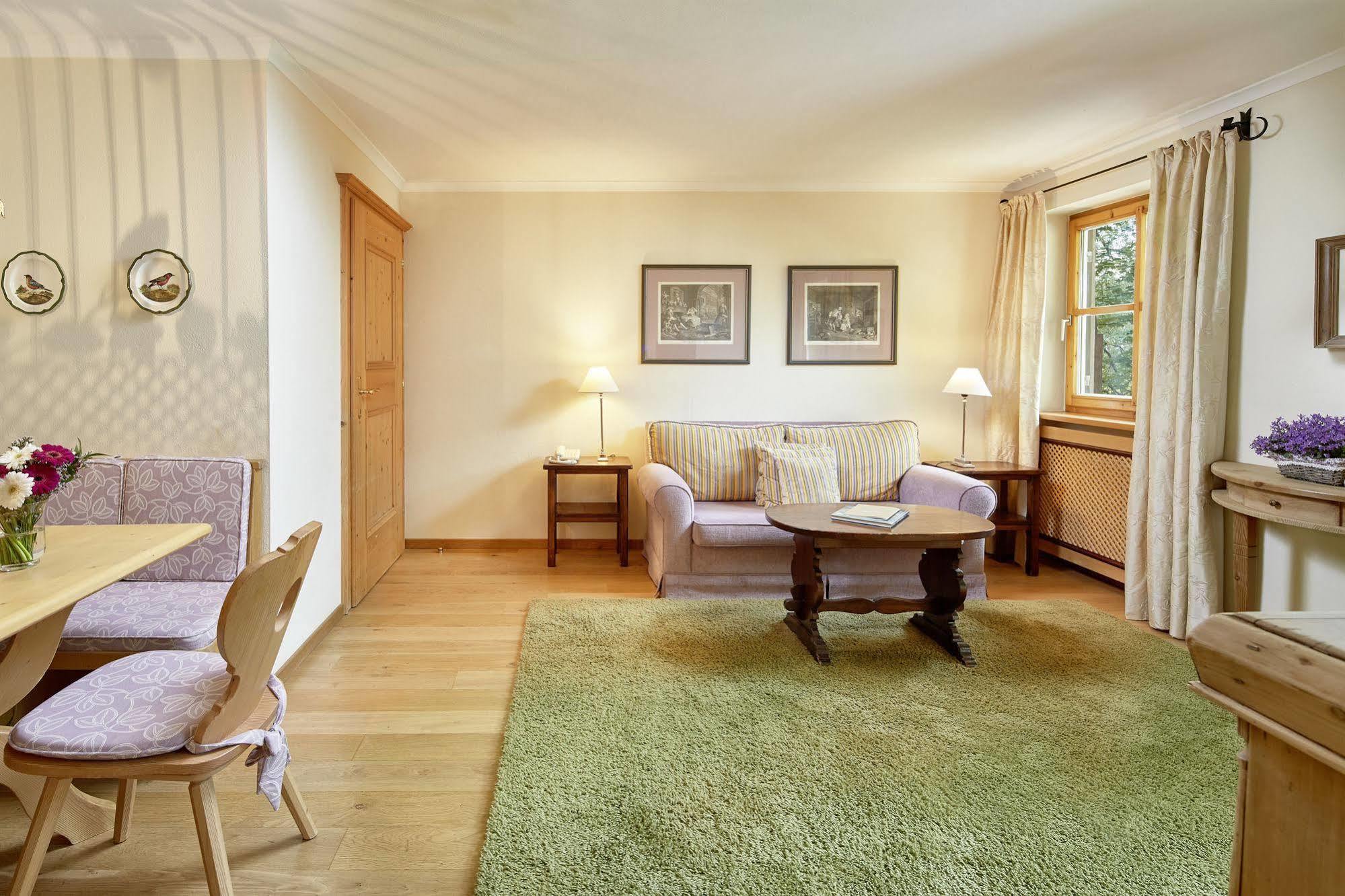 Landsitz Roemerhof - Hotel Apartments Kitzbuhel Exterior photo