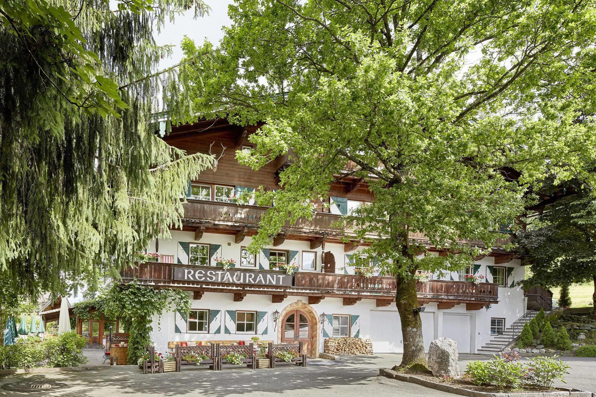 Landsitz Roemerhof - Hotel Apartments Kitzbuhel Exterior photo