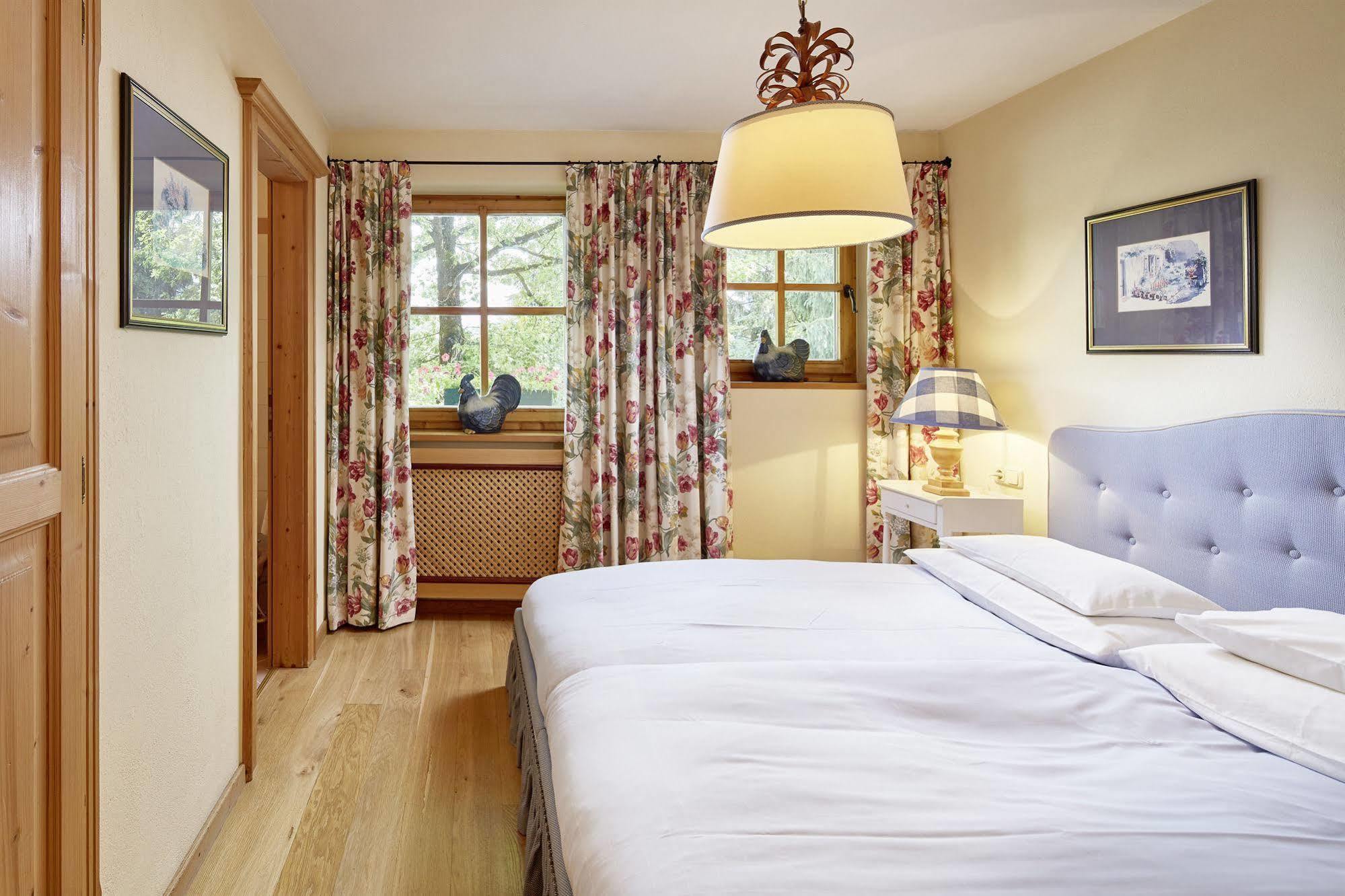 Landsitz Roemerhof - Hotel Apartments Kitzbuhel Exterior photo