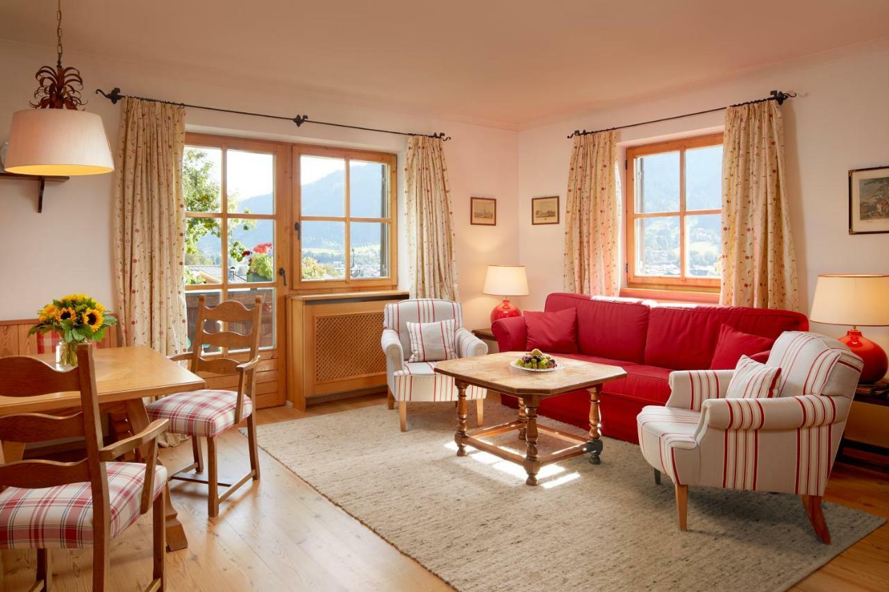 Landsitz Roemerhof - Hotel Apartments Kitzbuhel Exterior photo